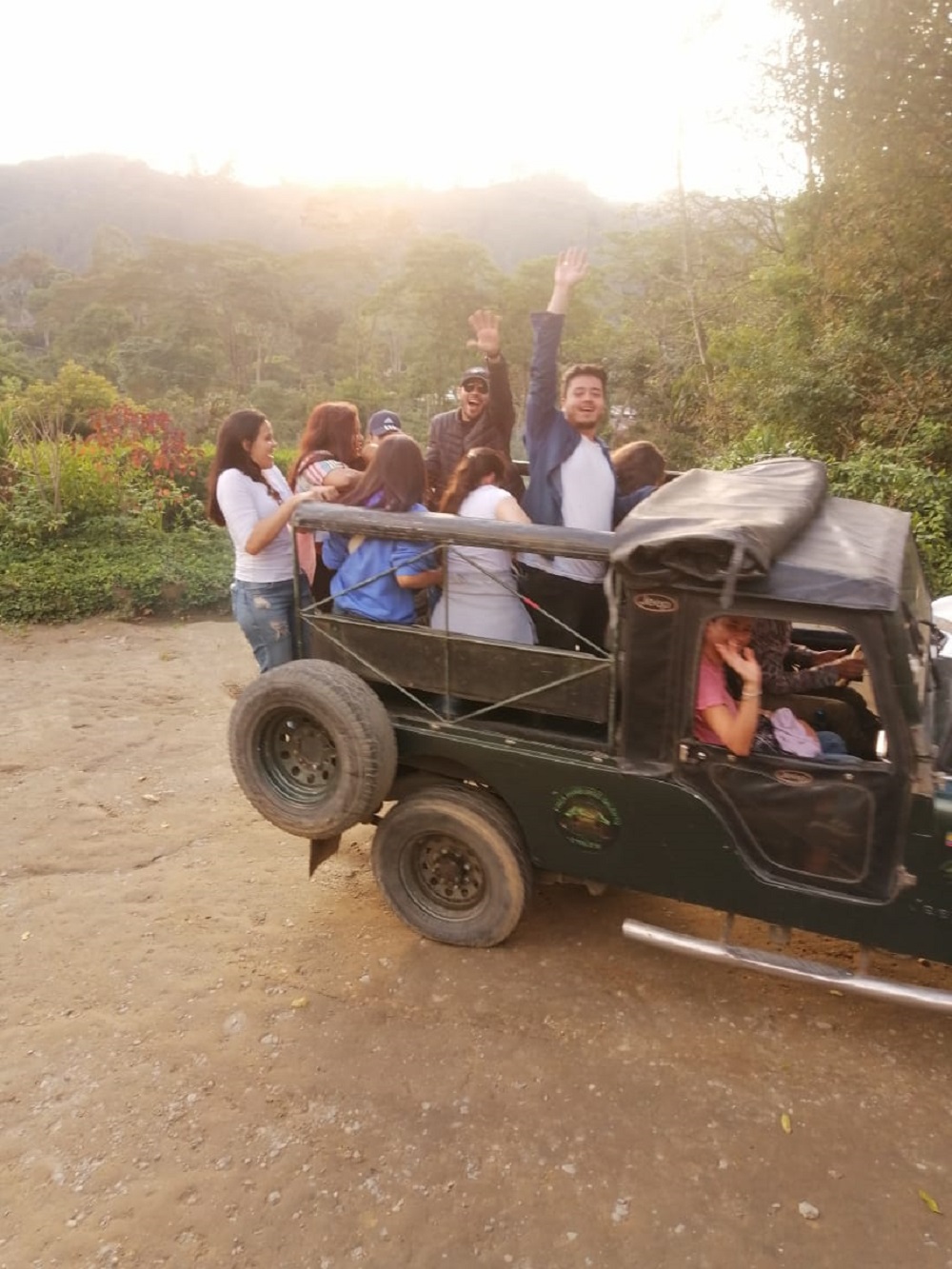 jeep con turistas